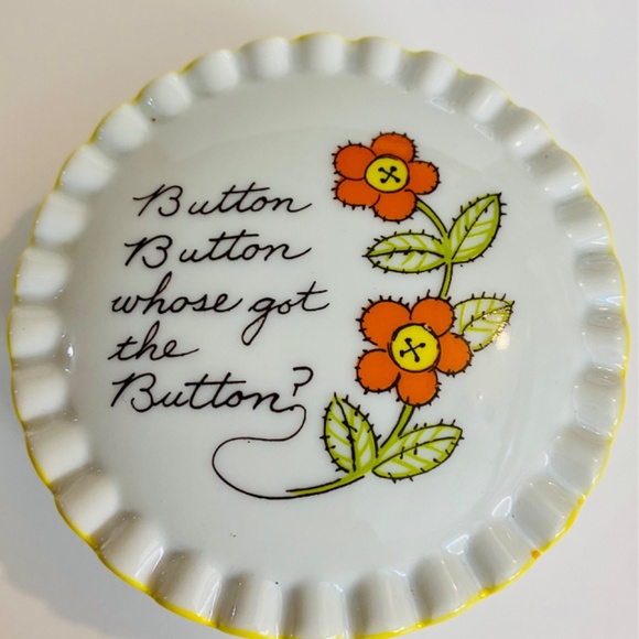 Porcelain Trinket Box for Seamstress/Quilter - Picture 2 of 4